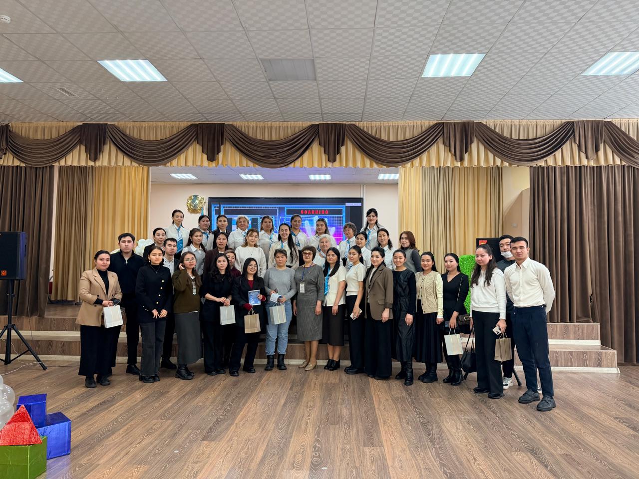 «Жаратылыстану пәндерін оқытудағы инновациялық әдістер мен цифрлық ресурстар» тақырыбында тәжірибе алмасуға бағытталған семинар